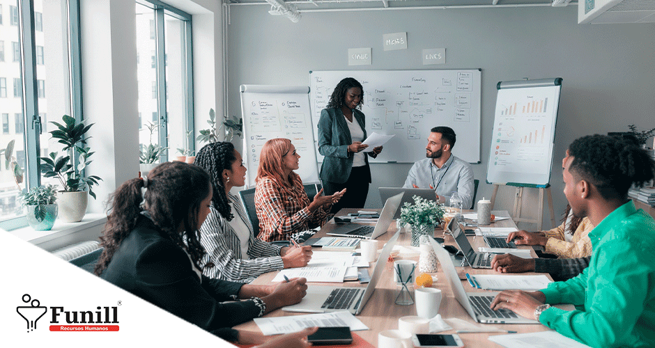 Reunião estratégica sobre crescimento e estruturação de talent pool